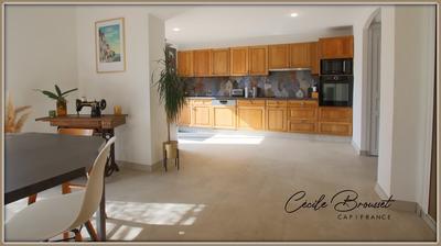 Propriété - 259 m² - 10 pièces