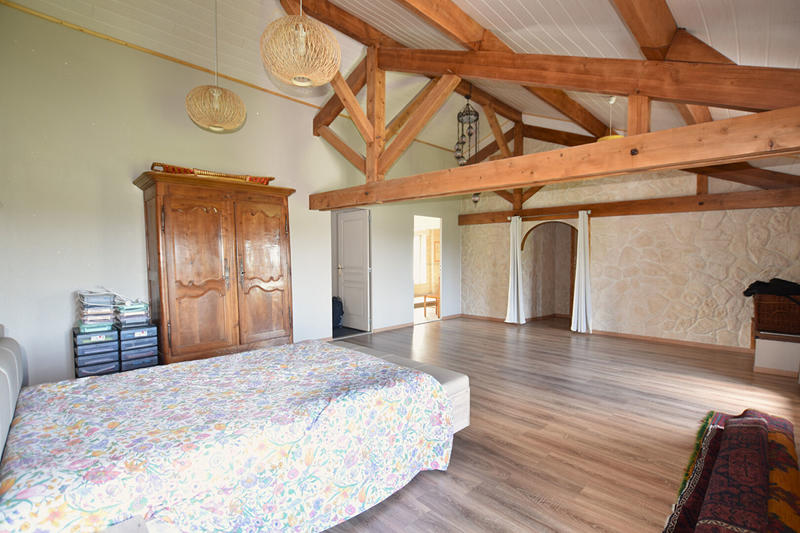 Corps de ferme - 210 m² - 7 pièces