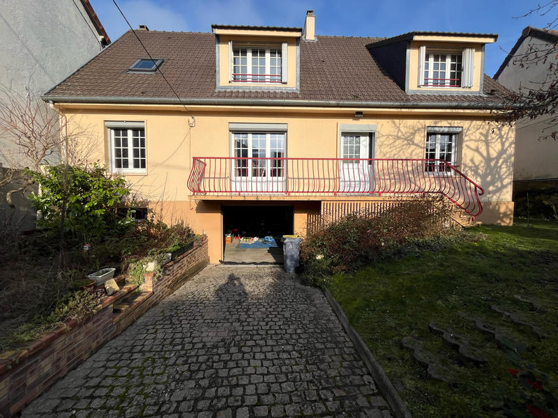 Maison - 162 m² - 9 pièces