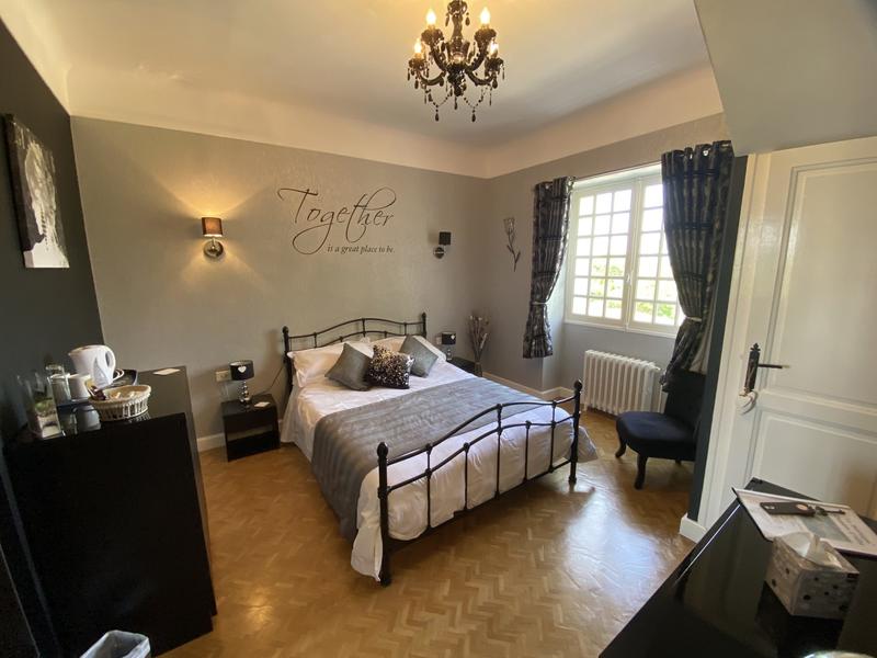 Maison traditionnelle - 265 m² - 8 pièces