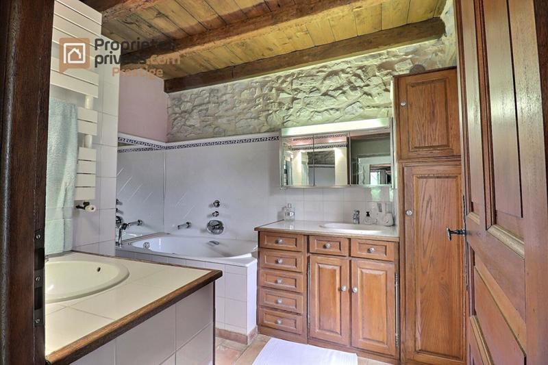 Demeure - 331 m² - 9 pièces