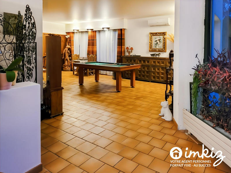 Maison - 307 m² - 15 pièces