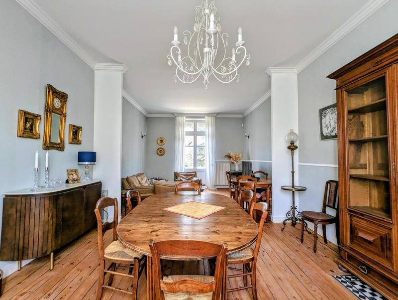 Maison - 160 m² - 7 pièces