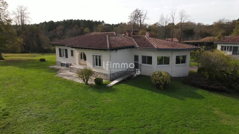 Demeure - 200 m² - 9 pièces