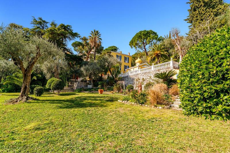 Propriété - 350 m² - 7 pièces