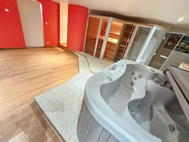 Maison - 210 m² - 5 pièces