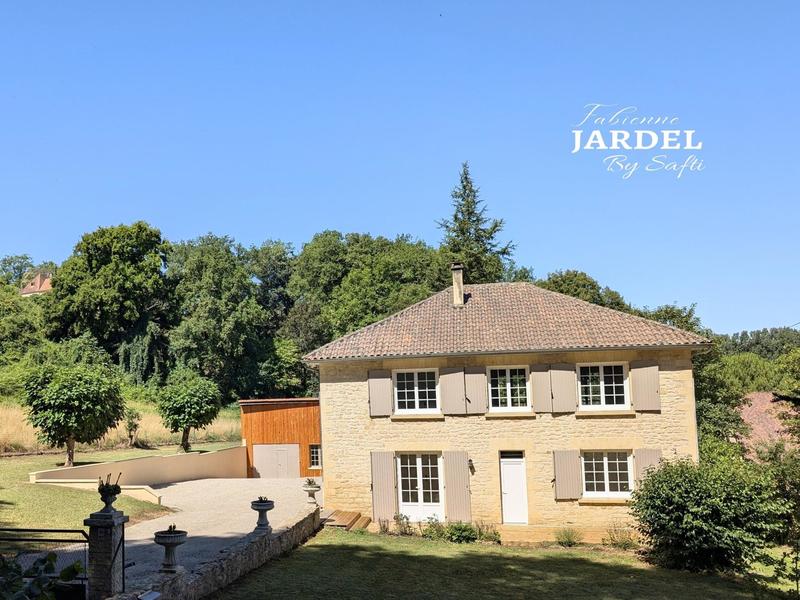 Maison - 200 m² - 8 pièces