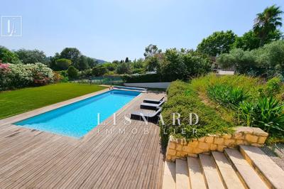 Maison - 180 m² - 5 pièces