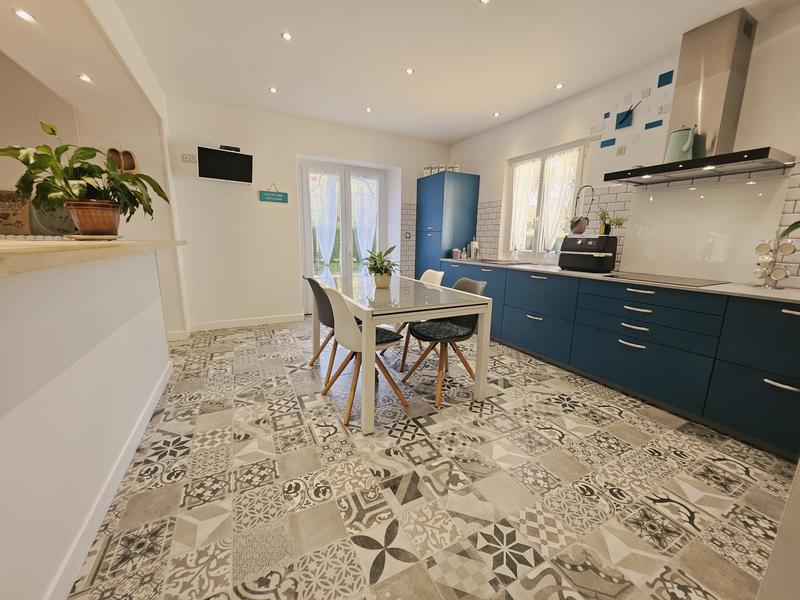 Maison en pierre - 250 m² - 9 pièces