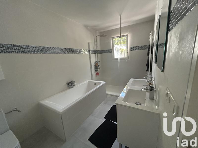 Maison - 250 m² - 8 pièces