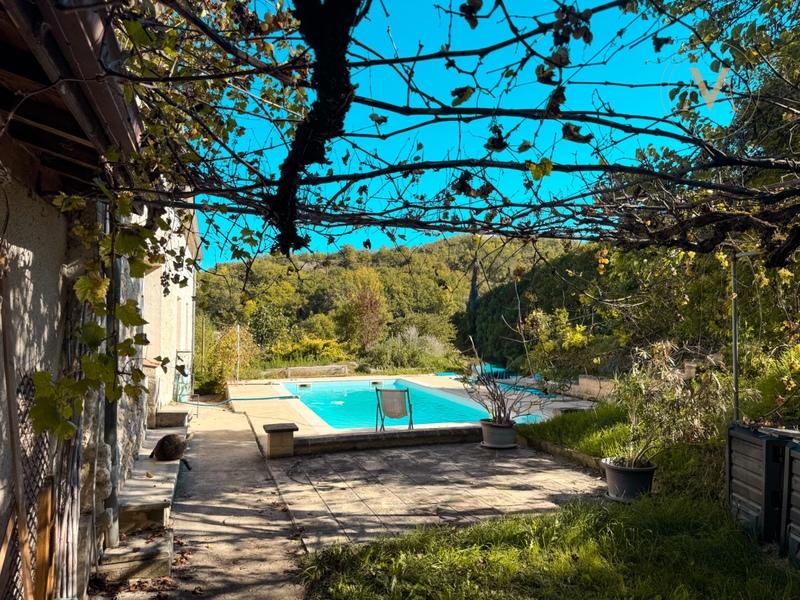 Corps de ferme - 230 m² - 9 pièces