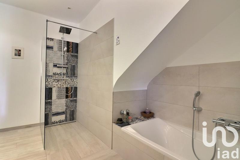 Maison - 216 m² - 6 pièces