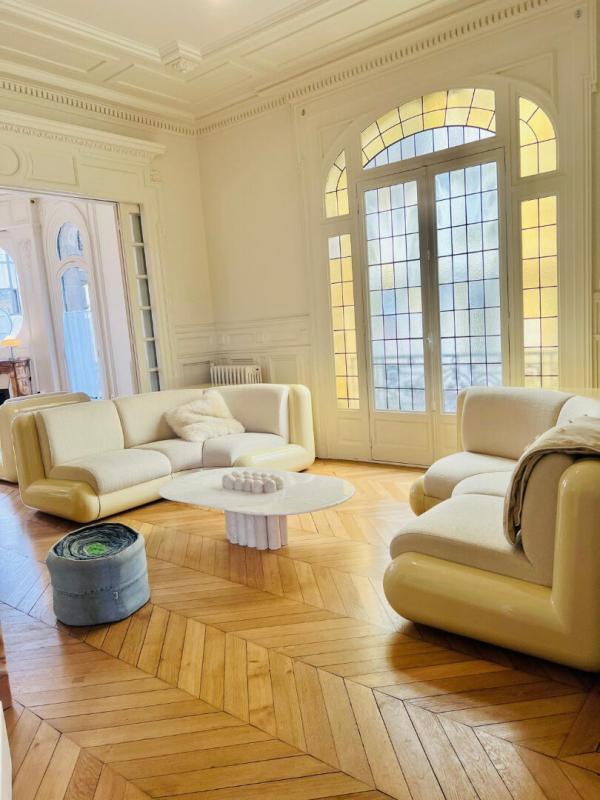 Demeure - 302 m² - 9 pièces