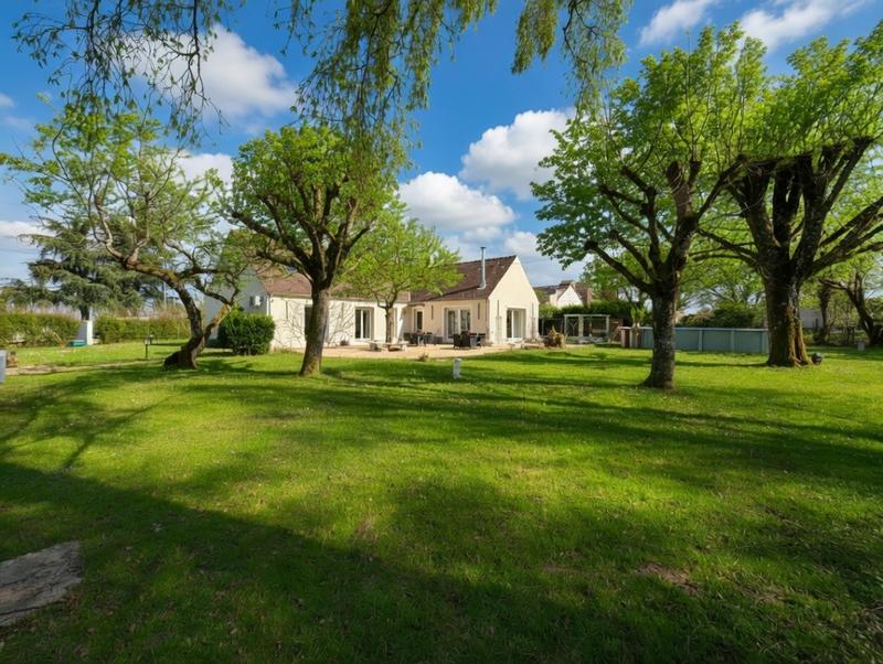 Maison - 241 m² - 8 pièces