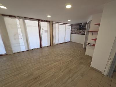 Local commercial - 86 m² - 5 pièces