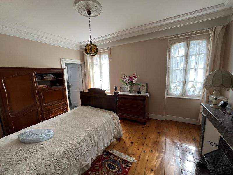 Propriété - 579 m² - 17 pièces