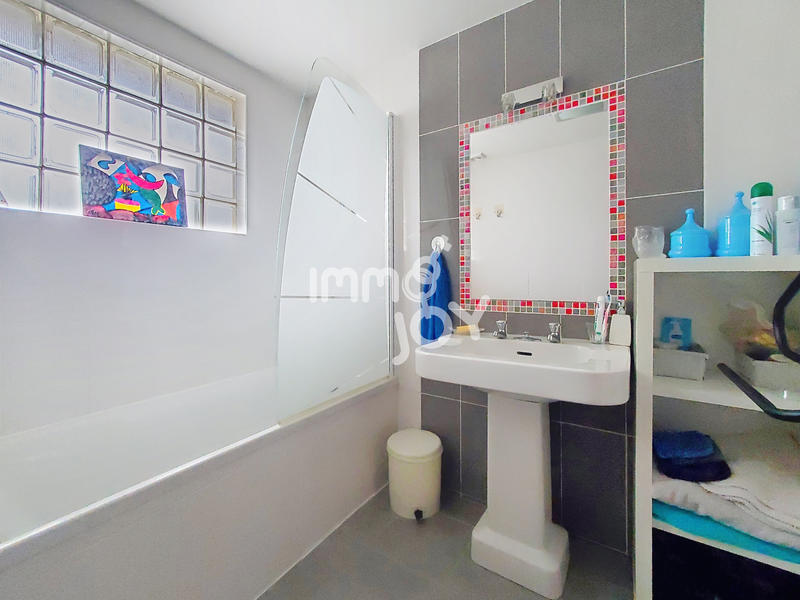 Propriété - 237 m² - 9 pièces