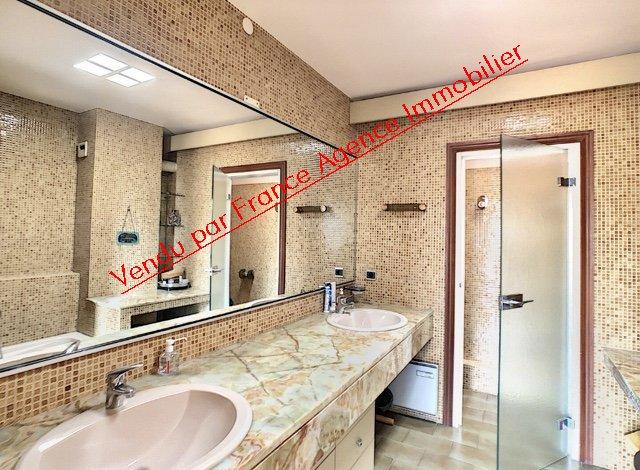 Appartement - 140 m² - 3 pièces