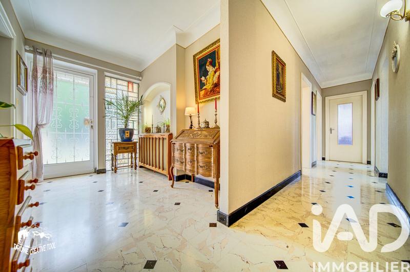 Maison - 242 m² - 8 pièces