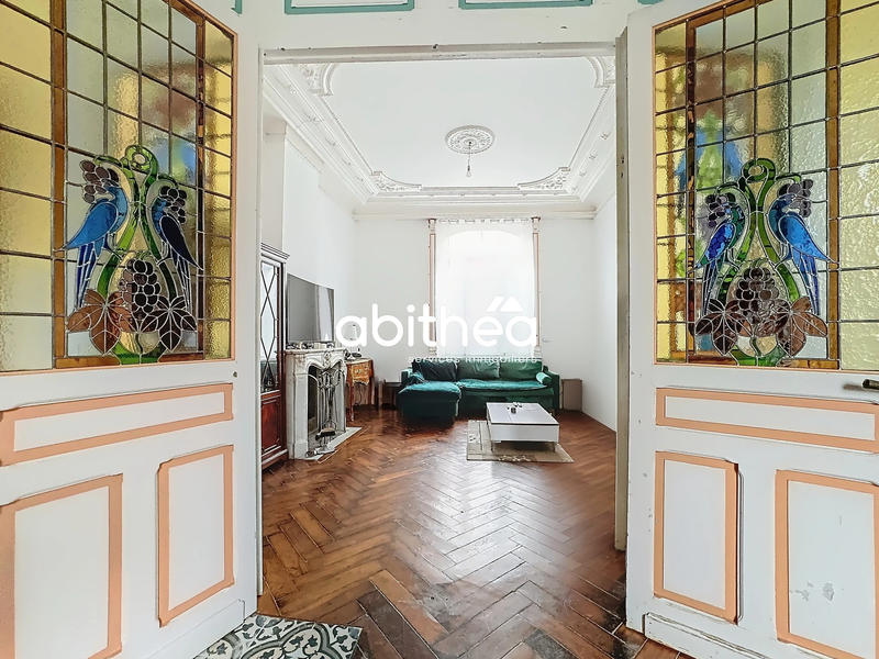 Maison - 260 m² - 10 pièces