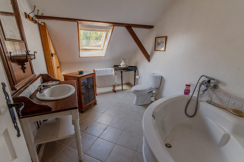 Maison - 330 m² - 8 pièces