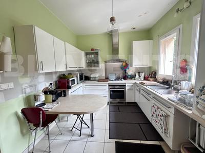 Maison traditionnelle - 165 m² - 7 pièces