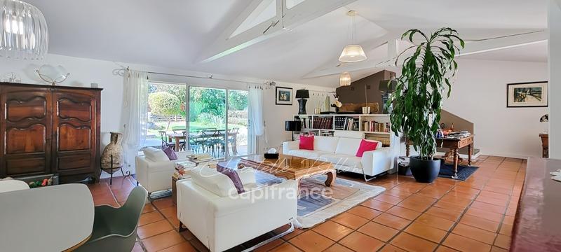 Villa - 215 m² - 6 pièces