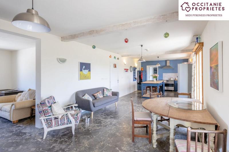 Maison - 258 m² - 9 pièces