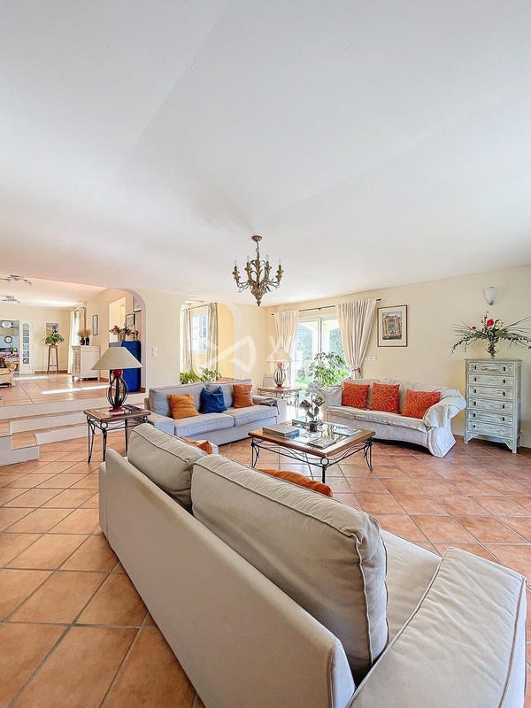 Villa - 209 m² - 6 pièces