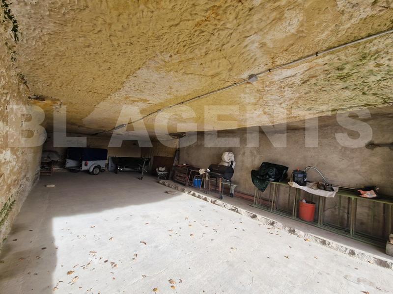 Maison - 220 m² - 8 pièces