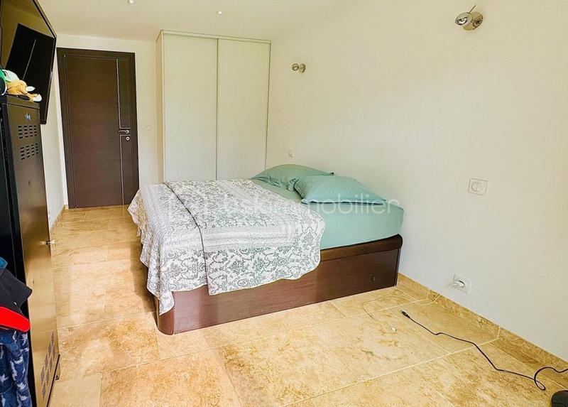 Propriété - 301 m² - 10 pièces