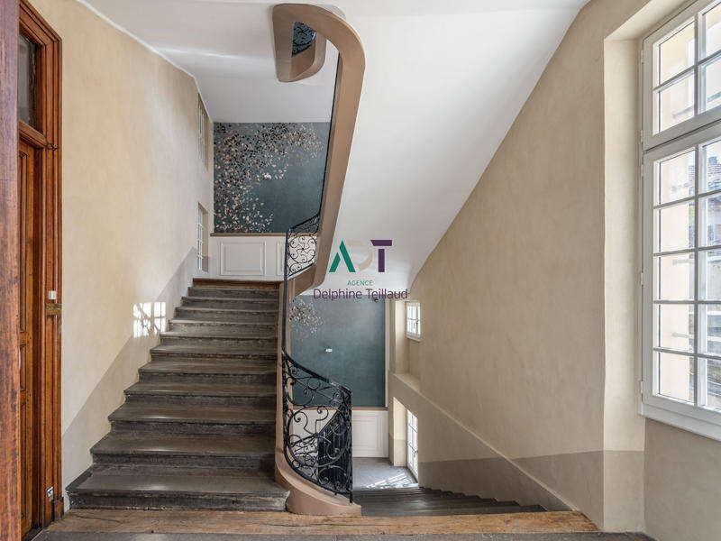 Appartement - 163 m² - 6 pièces