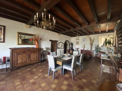 Maison - 270 m² - 9 pièces