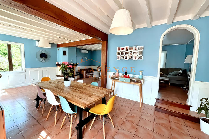 Maison - 210 m² - 7 pièces