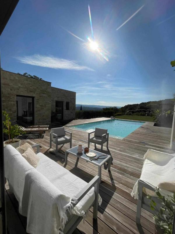 Maison - 220 m² - 6 pièces