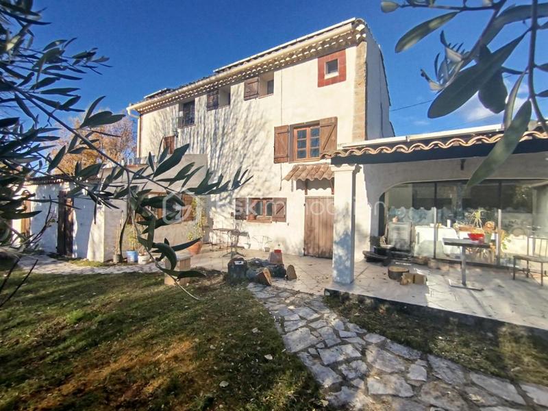 Maison - 215 m² - 6 pièces