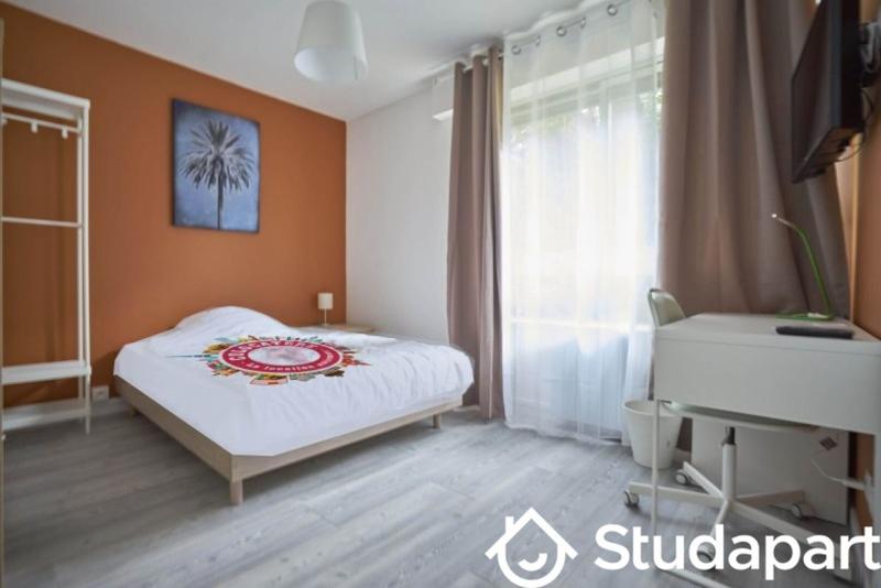 Chambre - 13 m² - 1 pièce