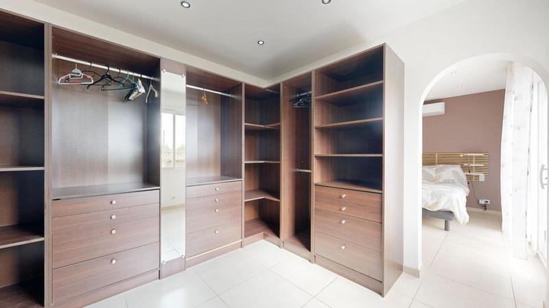 Villa - 311 m² - 12 pièces