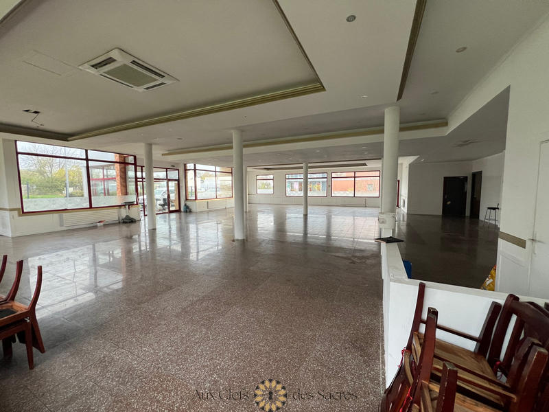 Local commercial - 2 600 m²