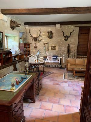 Propriété - 451 m² - 12 pièces