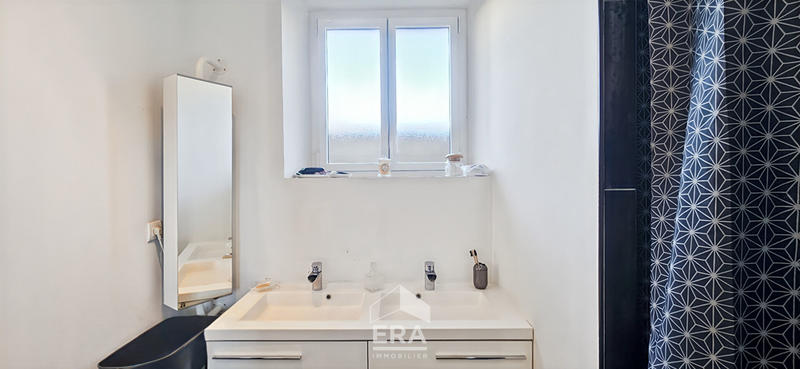 Maison - 180 m² - 5 pièces