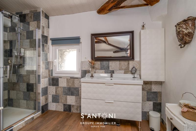 Maison - 201 m² - 7 pièces