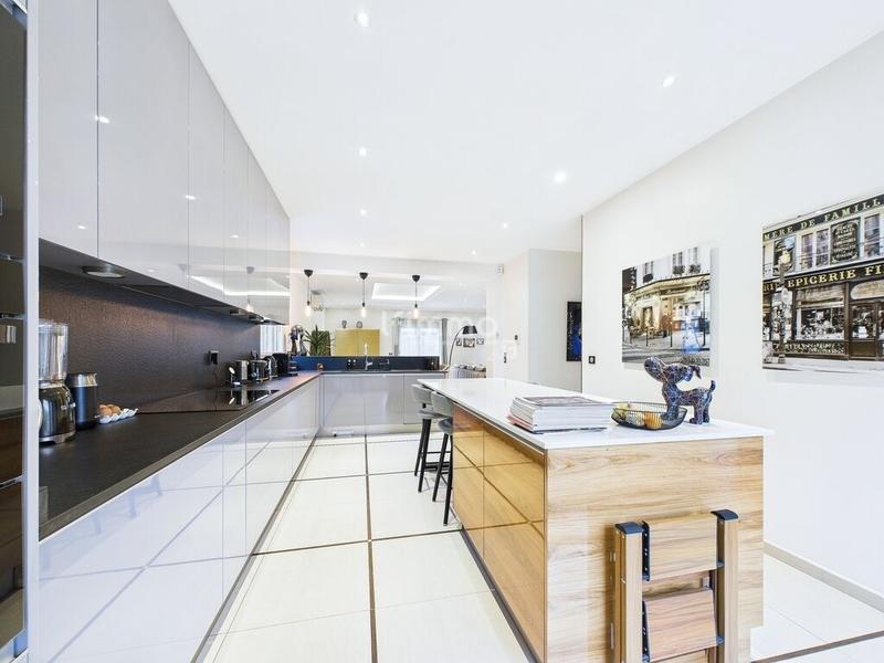 Maison - 378 m² - 7 pièces