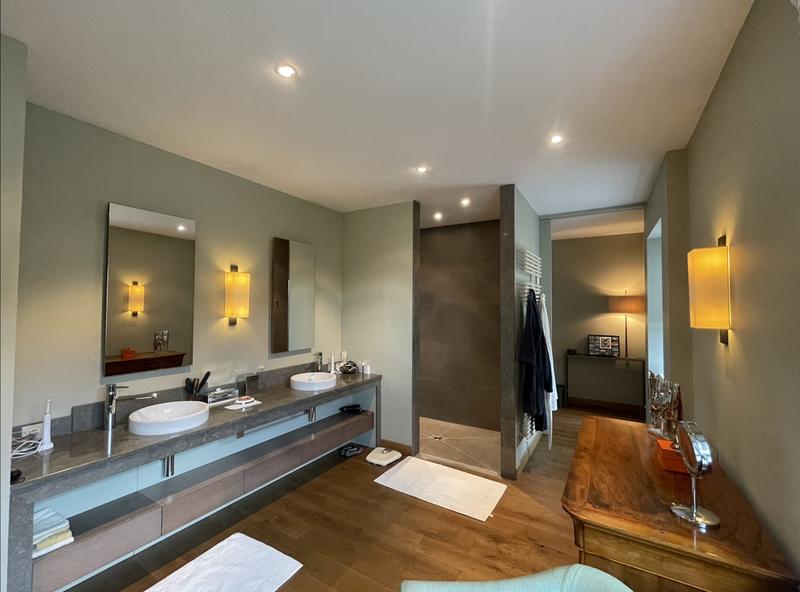 Maison - 580 m² - 10 pièces