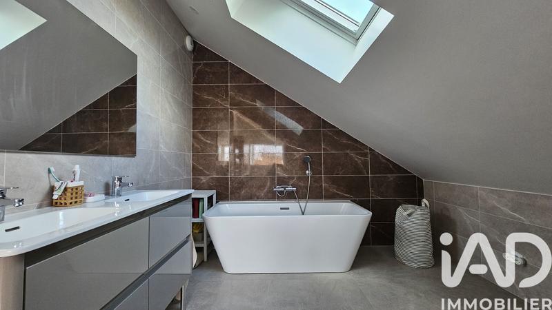 Maison - 158 m² - 8 pièces