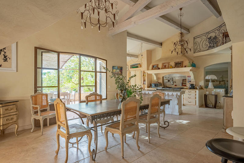 Maison - 353 m² - 8 pièces