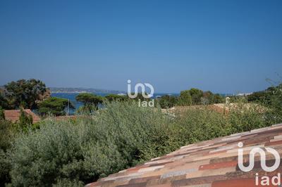 Maison - 220 m² - 6 pièces