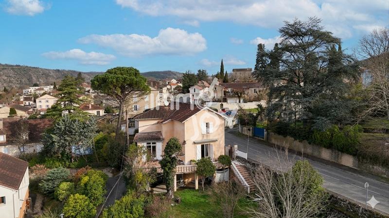 Maison - 214 m² - 7 pièces