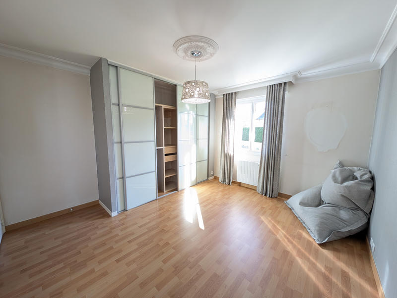 Maison - 196 m² - 7 pièces