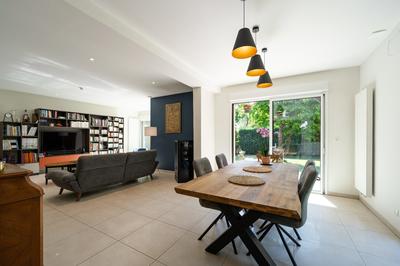 Maison - 180 m² - 7 pièces